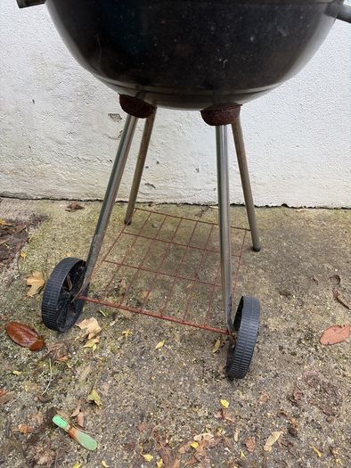 Free charcoal barbecue