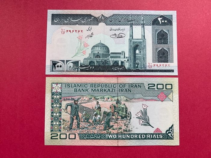 Iran  200 Rials  1986.  ( uncirculated )  Pick 136e .