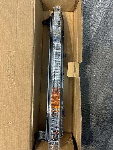 Oem Audi Q7 4l Front Bumper Right Turn Signal 4l0953042 Genuine