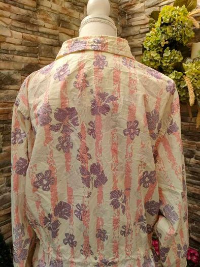 Vintage 80s/90s Killtec windbreaker  Size 36 / Small  Light weight  Full zip 2 zip pockets  Draw strings at the waist