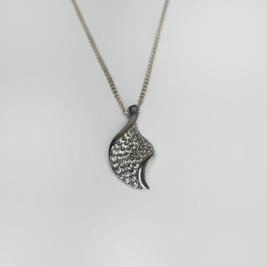 Silver necklace with very sparkly cz stones