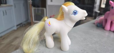 Flutterbutter (2) Flutter Butter Toys R Us USA Exclusive with Brush MLP G3 My Little Pony 2002