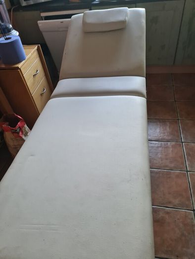 massage table