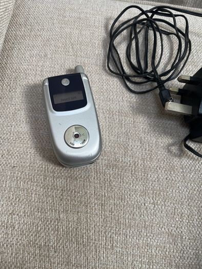 Motorola V220 Flip phone