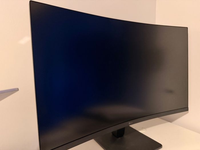 LG 32 Curved Full HD Monitor 100Hz Excellent Condition