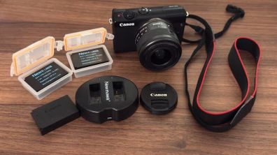 Canon Eos M100