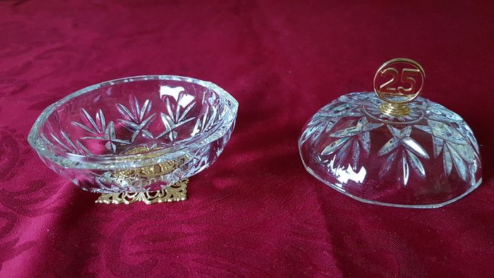 Killarney Crystal Cut Crystal Glass With Number 25 Lidded Jewelry Dish / Bowl With 22 Carat Gold Cover Handle and Footed Base Finishing Made In Ireland