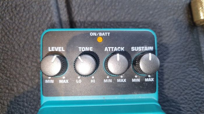 Behringer Compressor CS400