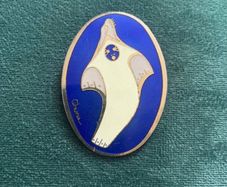 Vintage Chuna Seal brooch