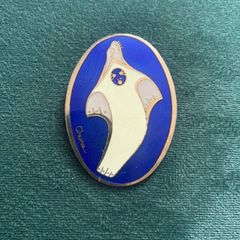 Vintage Chuna Seal brooch