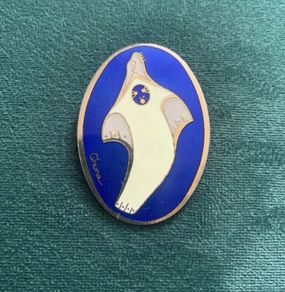 Vintage Chuna Seal brooch