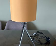 Tripod table lamp with shade