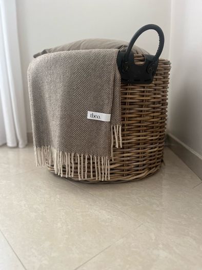 Kubu rattan basket with leather handles