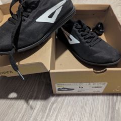 Running spikes shoes