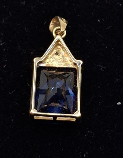 9ct blue sapphire diamond pendant