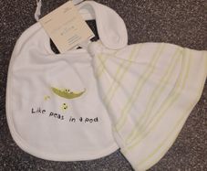 Cute Gender neutral Bib & hat set BNWT