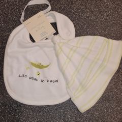 Cute Gender neutral Bib & hat set BNWT