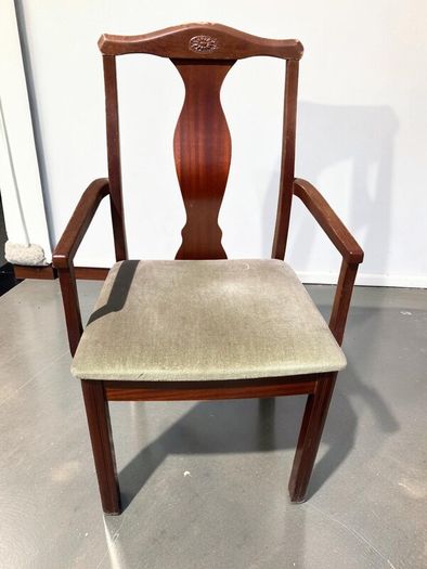 Chairs x 8 - Includes 2 Carver Chairs