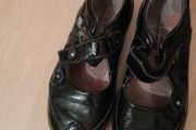 Girl's shoes