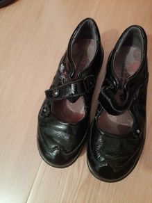 Girl's shoes