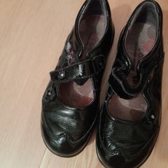 Girl's shoes