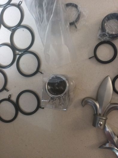 Mixed Bundle  Of  Black & Silvet Metal  Curtain  Rings. Size.