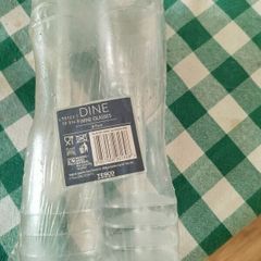 Plastic wine glasses 4 packets with 8 glasses in each