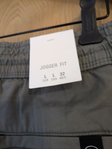 Zara Jade Green Jogger Fit Trousers.   S. L. -16.   B.N.W.T.