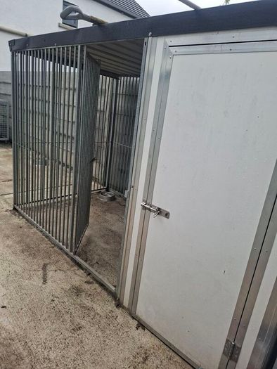 Thermal insulated dog kennel