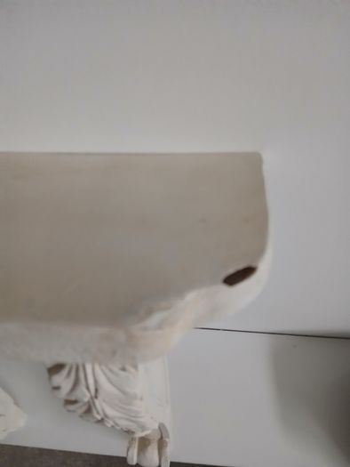 Pair of decorative wall corbels
