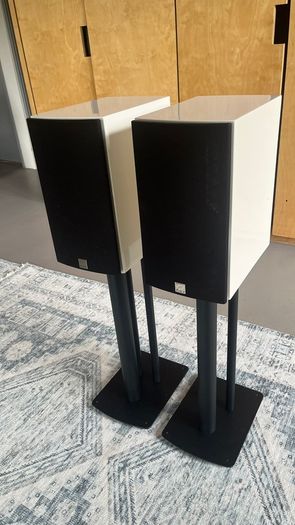 DALI Rubicon 2 speakers white - New condition - Boxed with stands