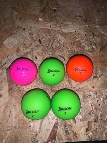 (5) Colored Srixon Soft feel golf balls