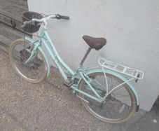 Somerby Pendleton Girls Bike for 7 to 12 year old. Cool dutch style.