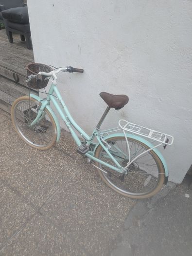 Somerby Pendleton Girls Bike for 7 to 12 year old. Cool dutch style.