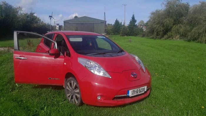 2017 nissan leaf leather interior