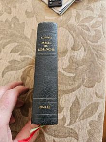 Missel Du Dimanche. French Sunday Missal.  In Good Condition.  See Photos For Same.