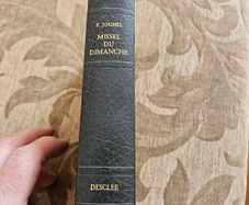 Missel Du Dimanche. French Sunday Missal.  In Good Condition.  See Photos For Same.