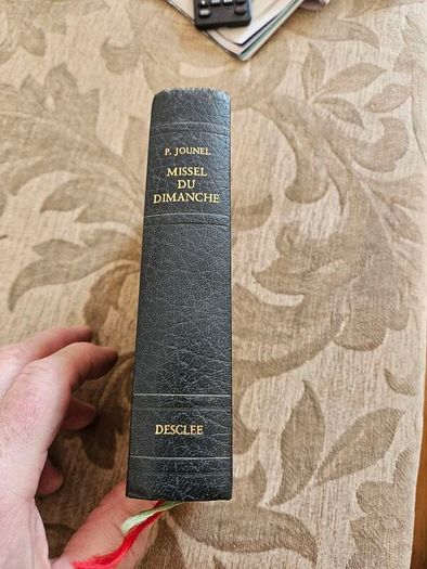Missel Du Dimanche. French Sunday Missal.  In Good Condition.  See Photos For Same.