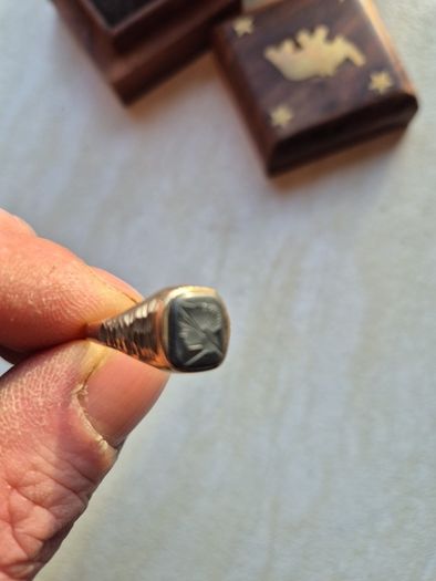 Vintage 9ct gold hematite signet  ring