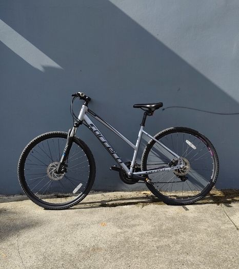Hybrid bike - Unisex, like new