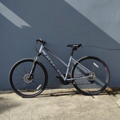 Hybrid bike - like new