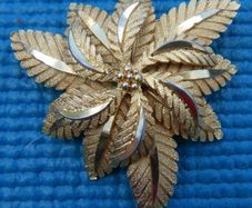 Vintage Modernist Mid Century Gold Tone Abstract Star Brooch