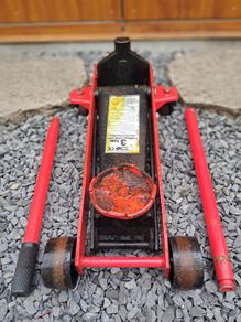 Hydraulic Floor Jack - 3 Ton