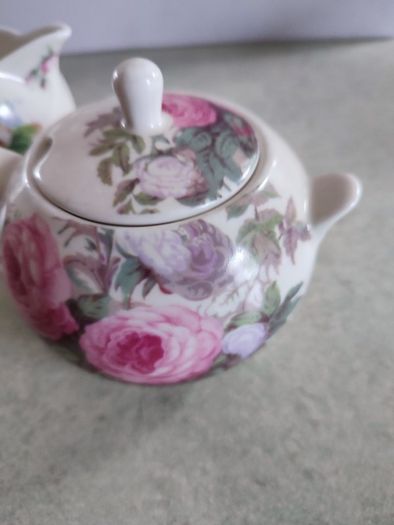 Rare find  Maxwell & Williams - Chintz, Rose Bud lidded sugar and creamer