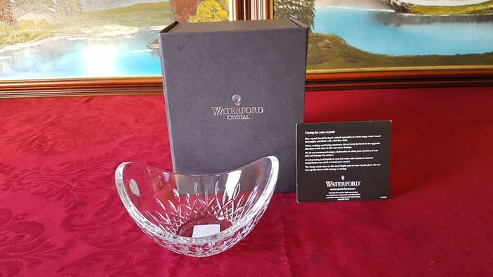 New In Box Waterford Crystal Lismore Pattern 6 Inch Essence Ellipse Bowl