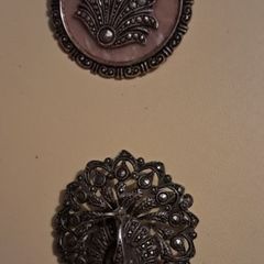 broches