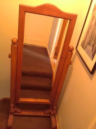 chest of drawers mirror Table