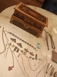 Italian jewellery box, probably Sorrento, jewellery, some stamped. D18 post 10e