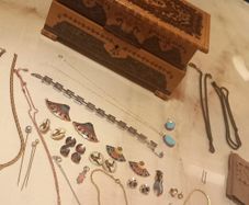 Italian jewellery box, probably Sorrento, jewellery, some stamped. D18 post 10e