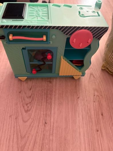 LoL bundle dolls, car, kitchen and accessories